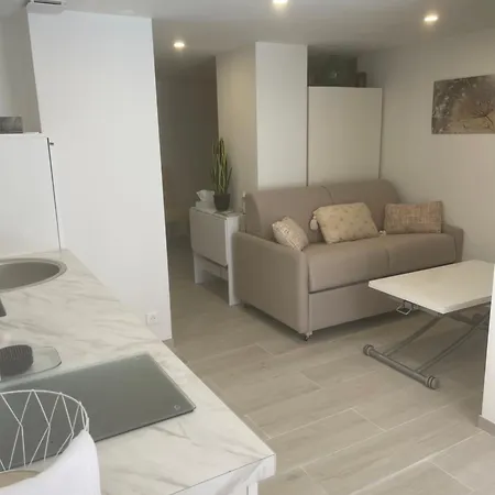 Grand Neuf A 50 M Du Port Saint Tropez