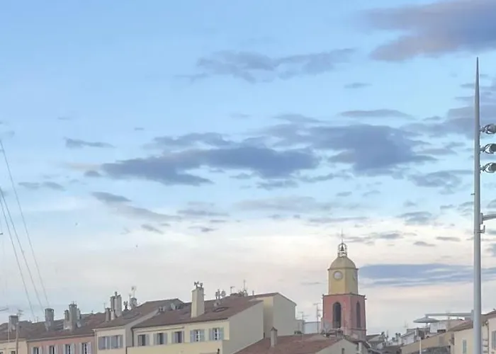 Grand Neuf A 50 M Du Port *