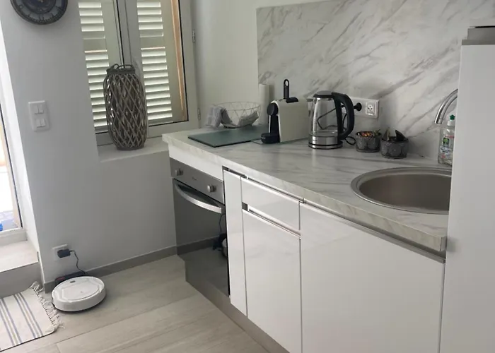 Grand Neuf A 50 M Du Port Saint Tropez