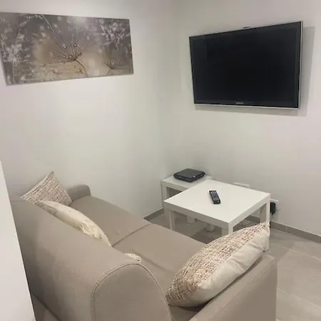 Grand Neuf A 50 M Du Port