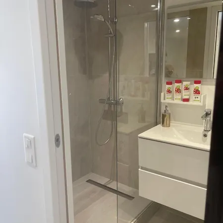 Grand Neuf A 50 M Du Port Апартаменти