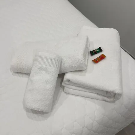 Grand Neuf A 50 M Du Port Saint-Tropez