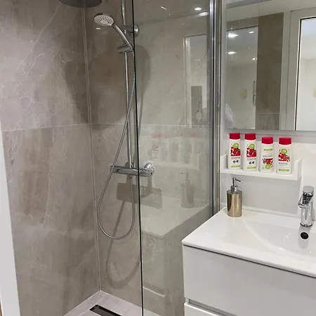 Grand Neuf A 50 M Du Port *