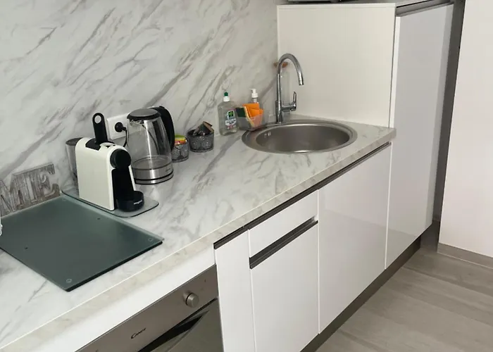 Apartment Grand Neuf A 50 M Du Port